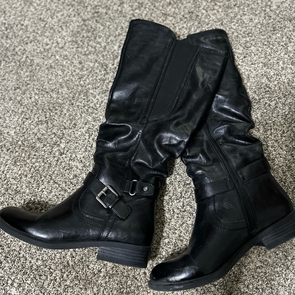 Very comfortable black full heal inner zipper boots